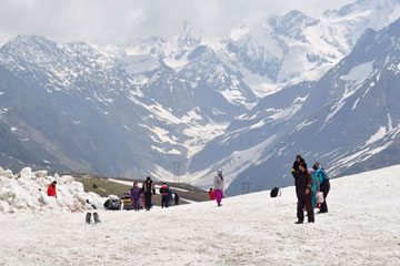 Delhi to Manali Taxi